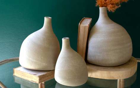 LG CLAY TEARDROP BUD VASE