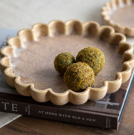 Round Ceramic Scallop Tray