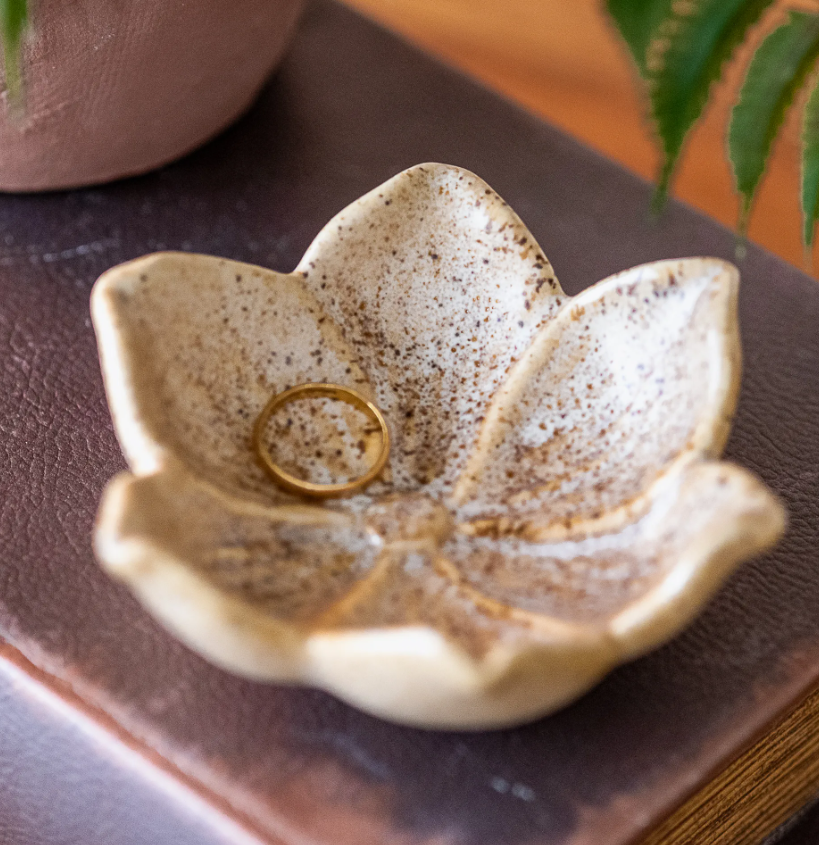 4" Beige Ceramic Flower Dish