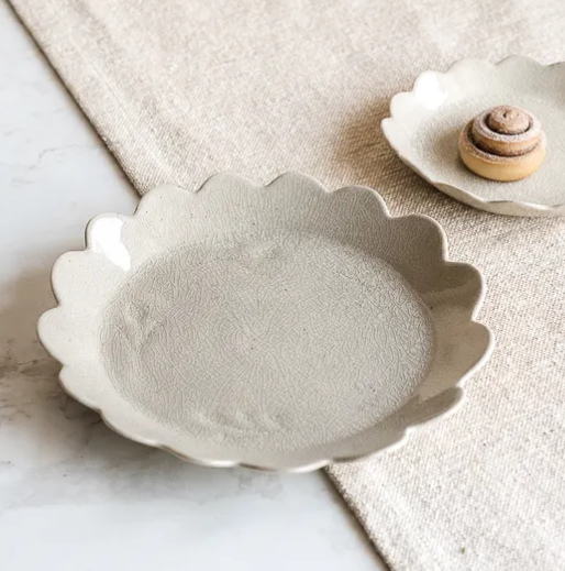 8.8" Cream Scalloped Plate